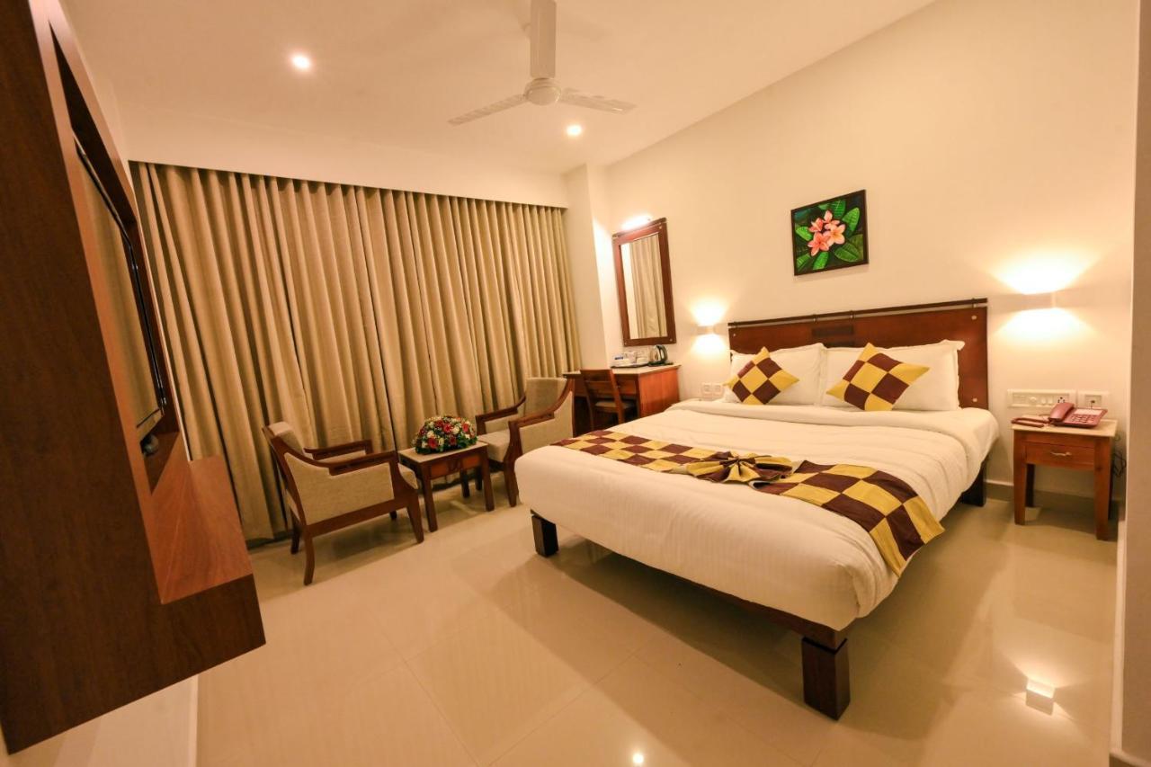 Hotel Kabani International Muvattupuzha Exterior foto