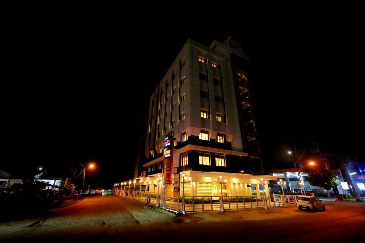 Hotel Kabani International Muvattupuzha Exterior foto